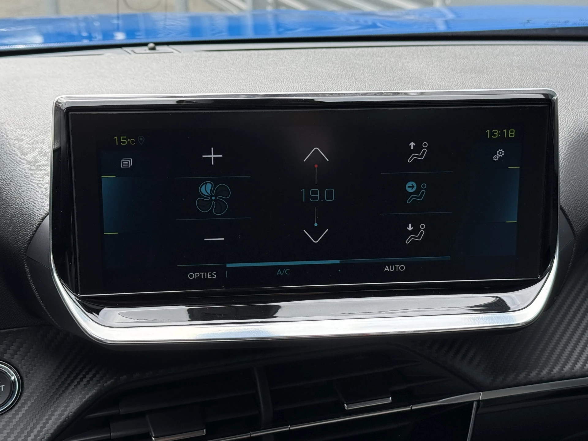 Hoofdafbeelding Peugeot e-2008