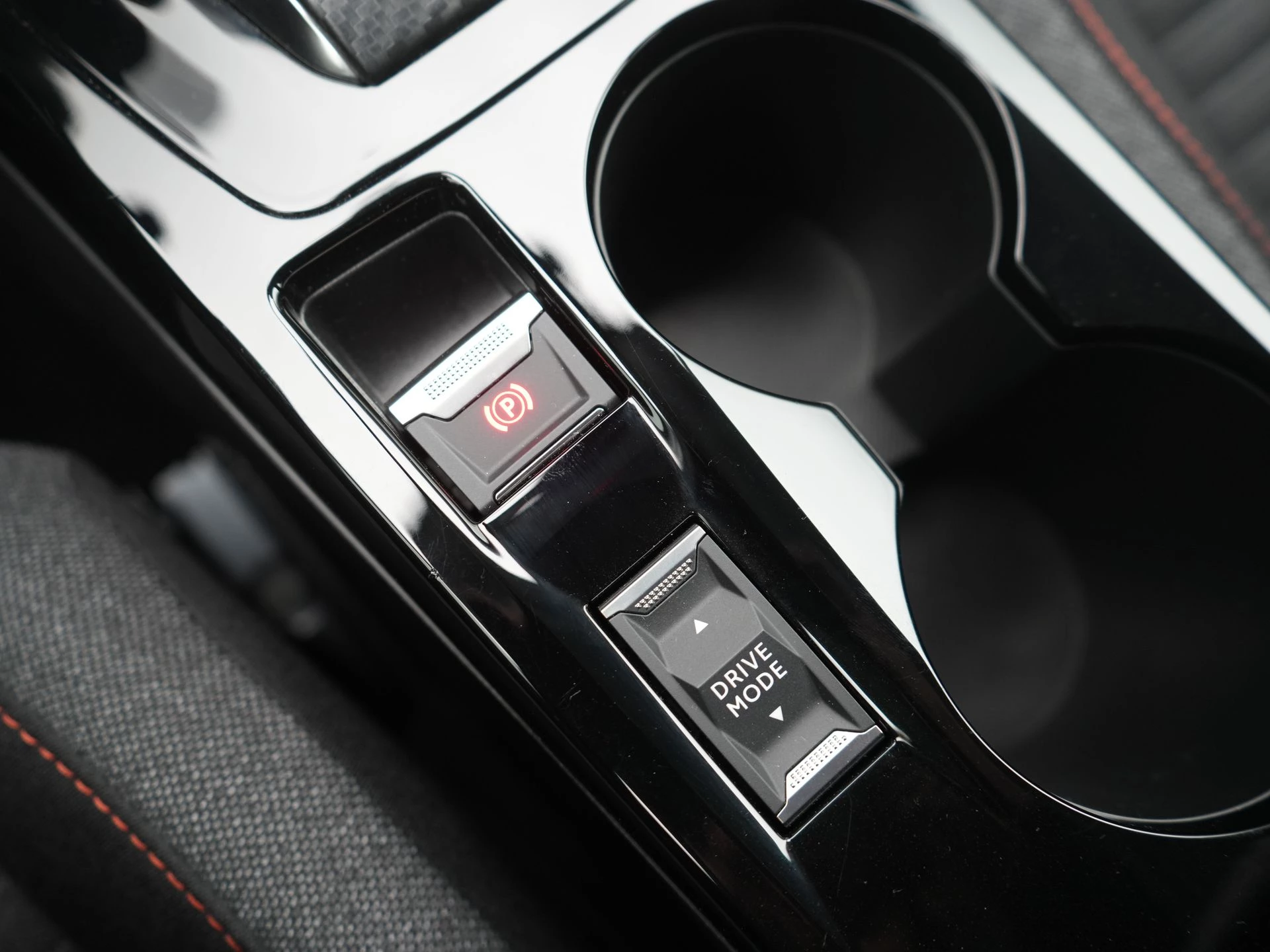 Hoofdafbeelding Peugeot e-208