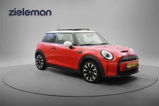 Hoofdafbeelding MINI Electric MINI Electric Mini Yours 33 kWh - Panorama, Carplay, Leer, Cruise, Stoelverw. SOH 99%