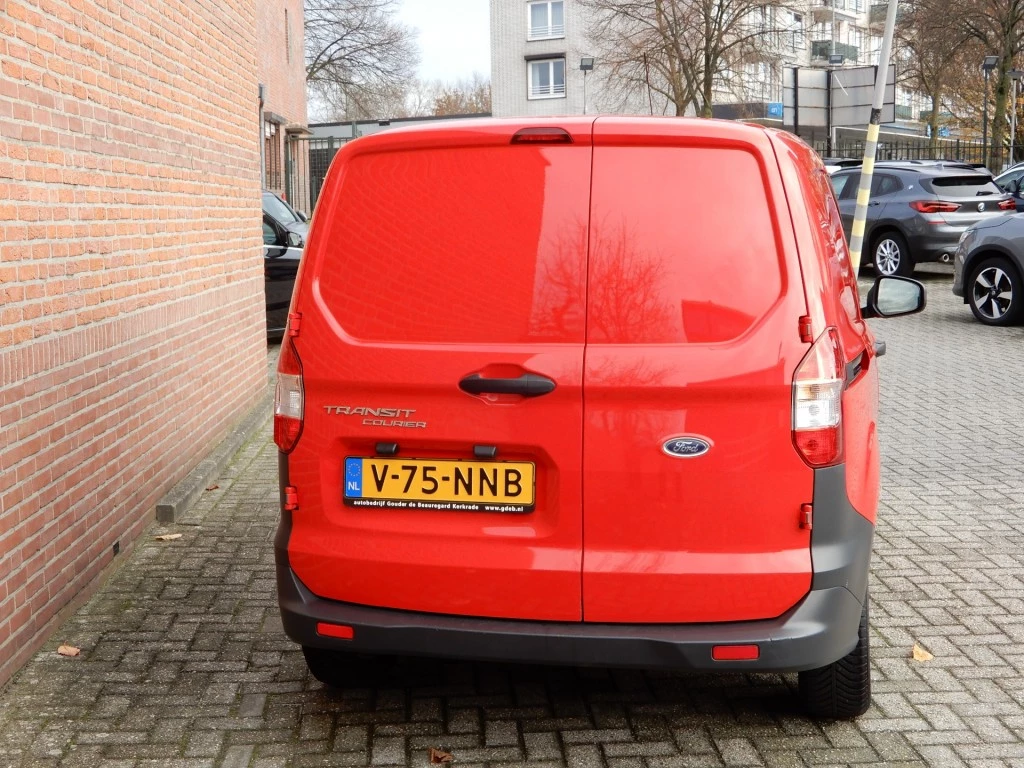Hoofdafbeelding Ford Transit Courier