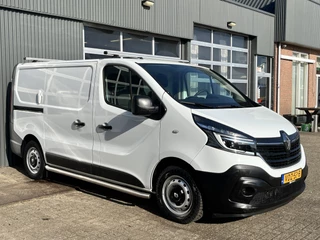 Renault Trafic 1.6 dCi L1H1 2x Schuifdeur Kastinrichting Airco Cruise controle Kastinrichting 3-Persoons Telefoonverbinding Parkeersensoren achter Sitebars 1e eigenaar Euro 6 Dealer onderhouden