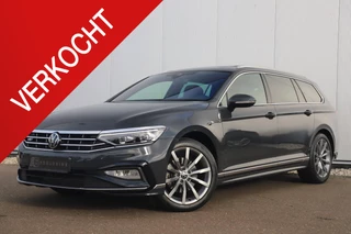 Volkswagen Passat Variant 1.5 TSI R-Line Business + 150PK DSG Automaat Trekhaak Panoramadak Carbon Leder 18 inch Keyless Navigatie Camera Carplay Android Stoelverwarming Adaptive Cruise 3X R Line
