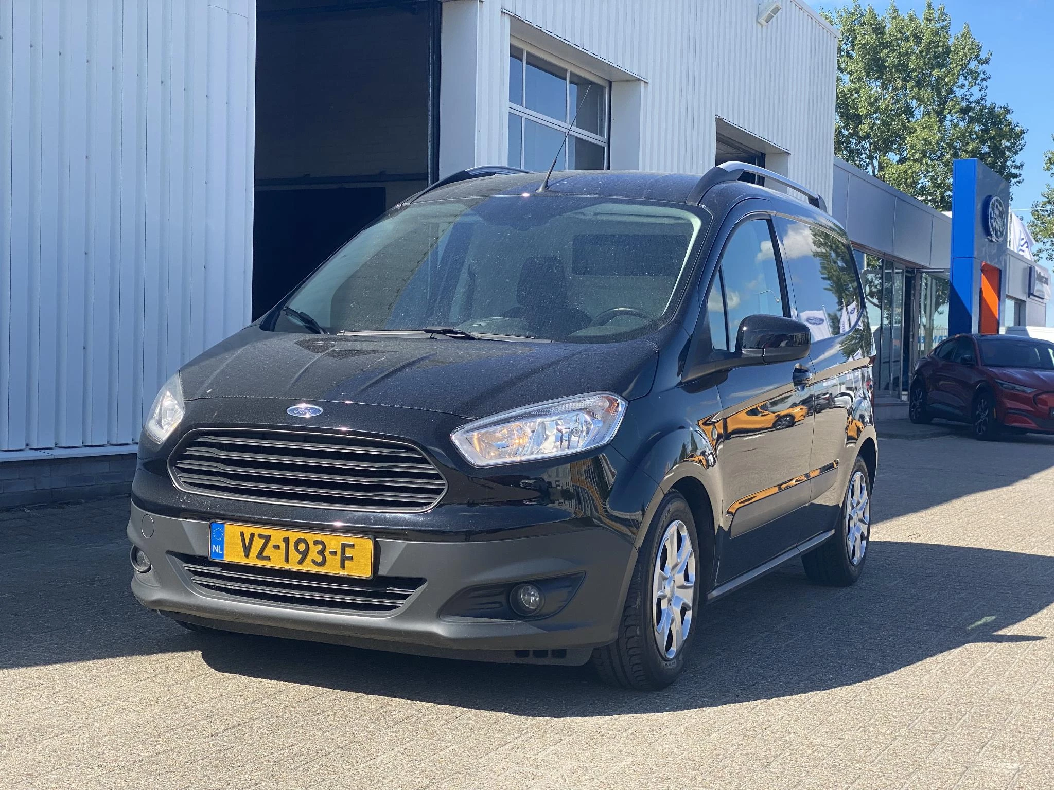 Hoofdafbeelding Ford Transit Courier