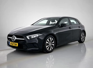 Mercedes-Benz A-klasse 180 Business Solution Automaat (NAVIGATIE, STOELVERWARMING, CAMERA, 1e EIGENAAR, GOED ONDERHOUDEN)
