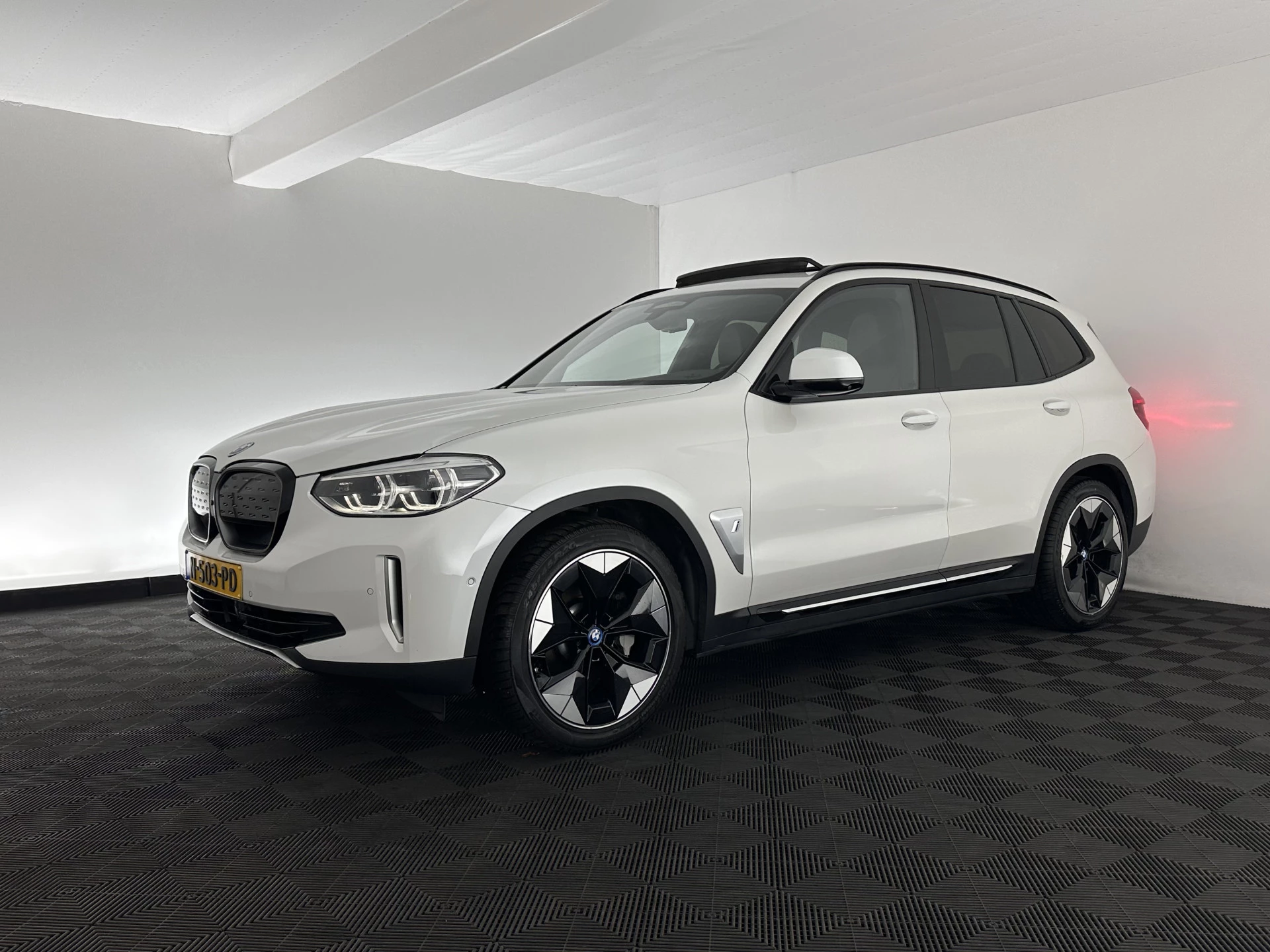 Hoofdafbeelding BMW iX3