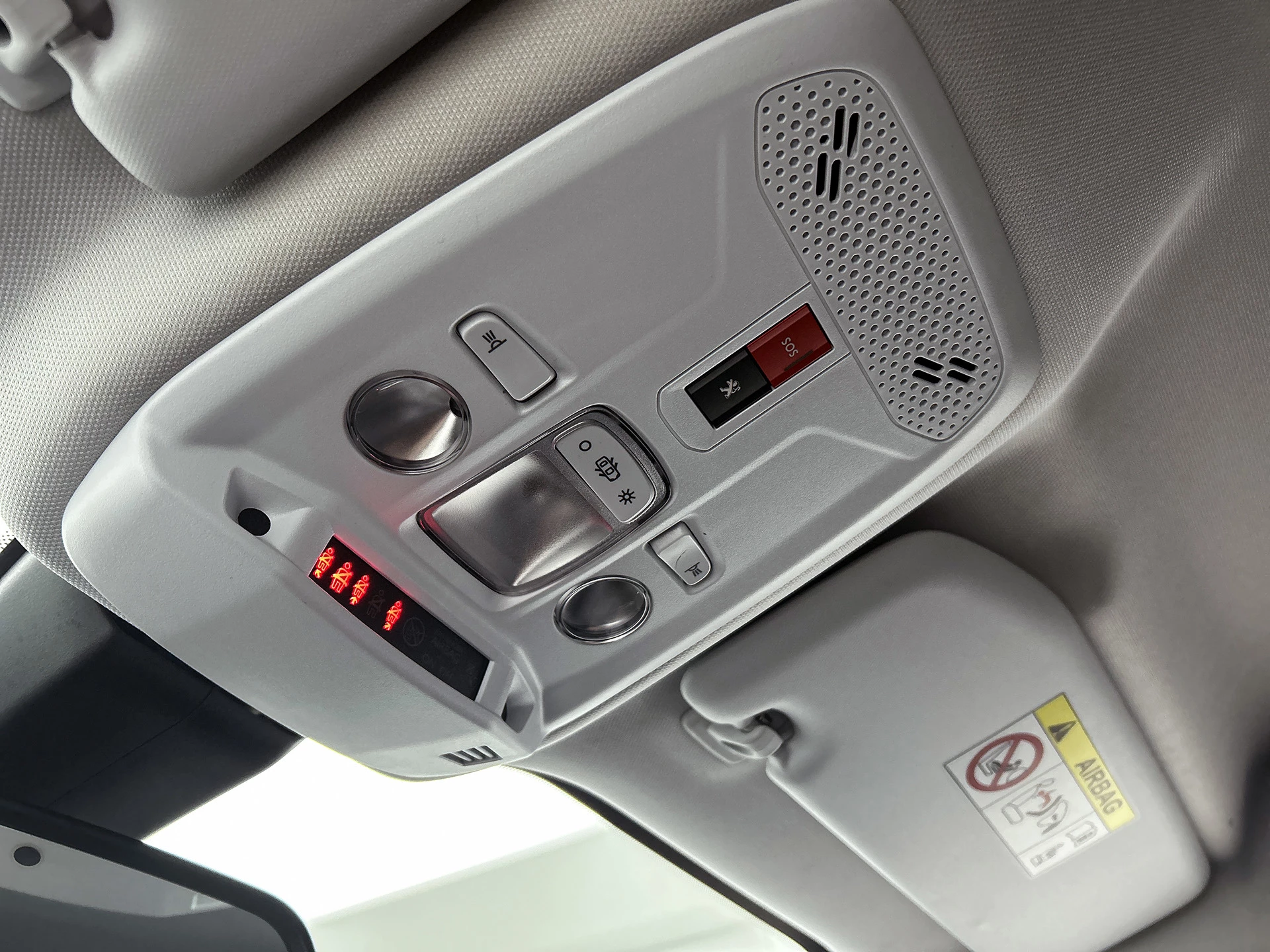 Hoofdafbeelding Peugeot e-2008