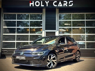 Volkswagen Golf 8 1.5 eTSI R-Line | LED | CAMERA | SFEERVERLICHTING | CARPLAY |