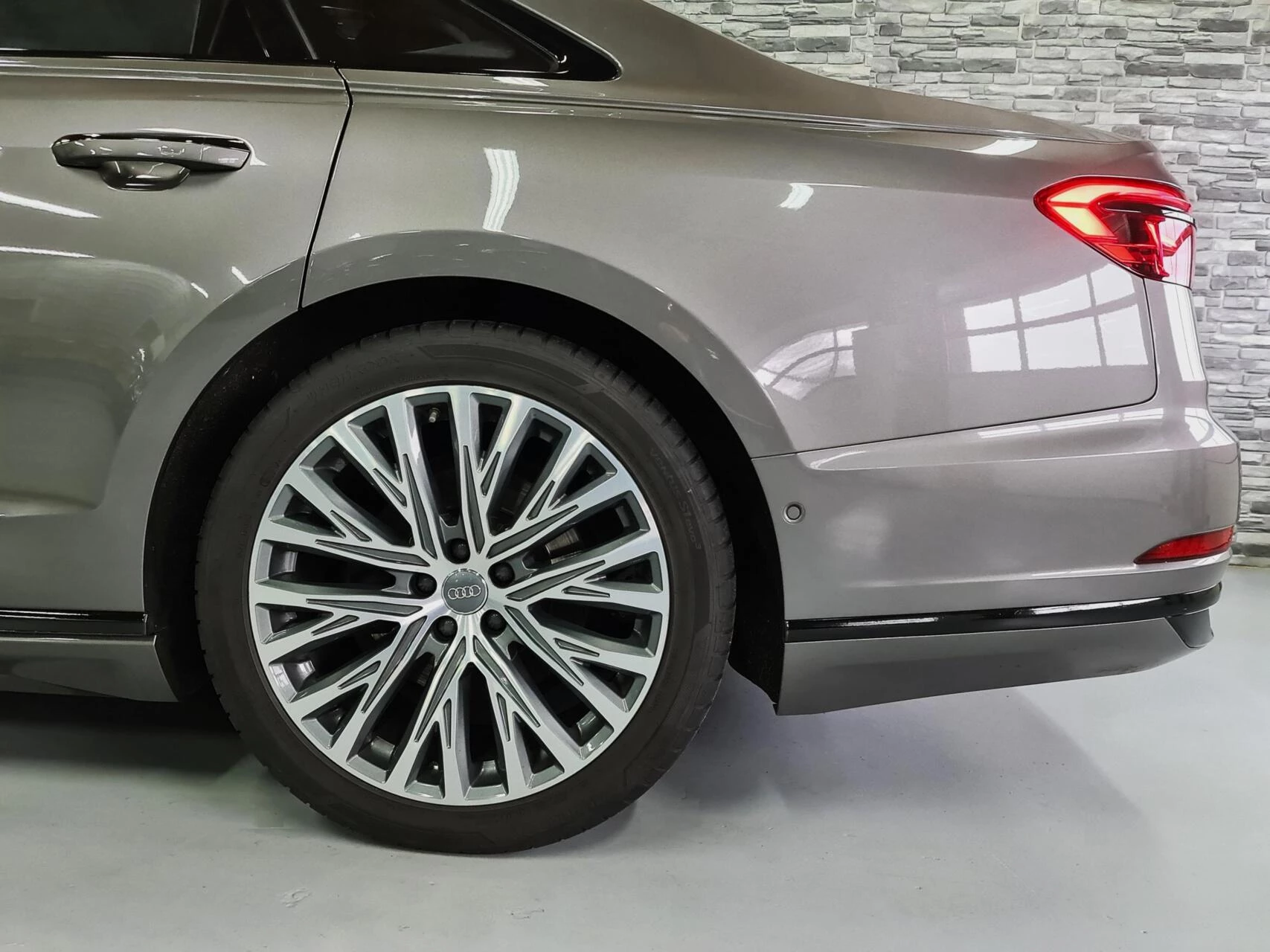 Hoofdafbeelding Audi A8