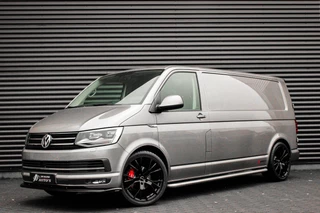 Volkswagen Transporter 2.0 TDI L2H1 150PK / APPLE CARPLAY / VERLAAGD / LEDEREN BEKLEDING / FULL BLACK / TREKAAK / SPOILER / CRUISE
