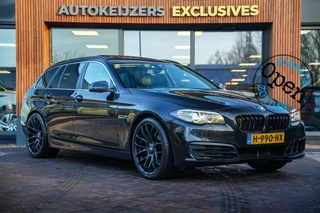 BMW 5-serie Touring 530d High Executive Dakrail 20"L.M. Pano Koplampreiniging Parkeersensoren voor+achter