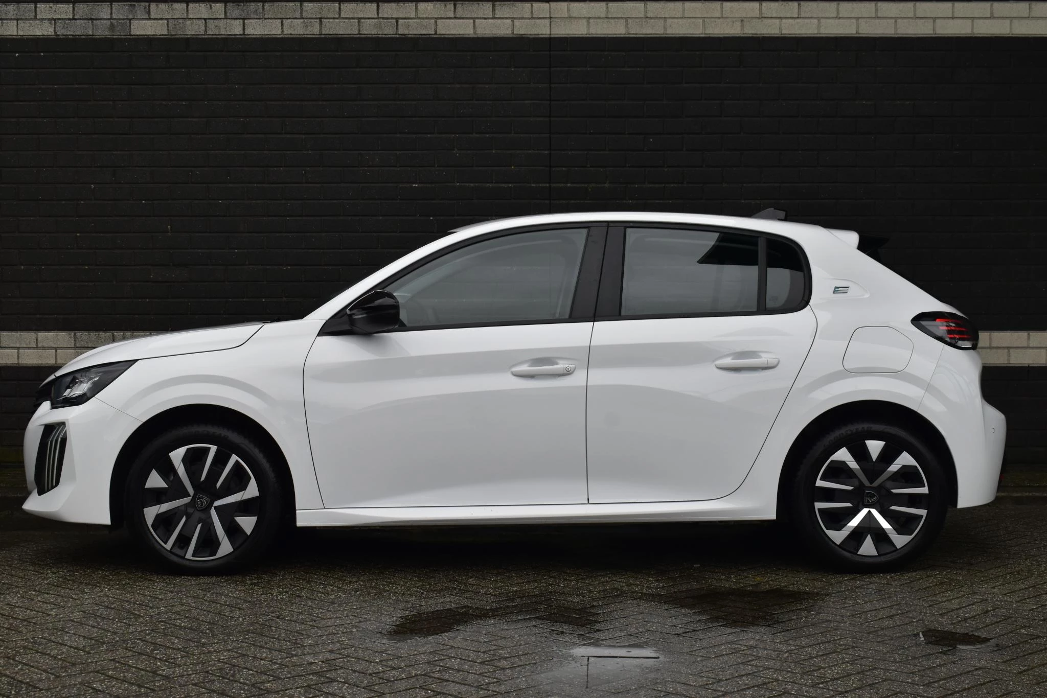 Hoofdafbeelding Peugeot e-208