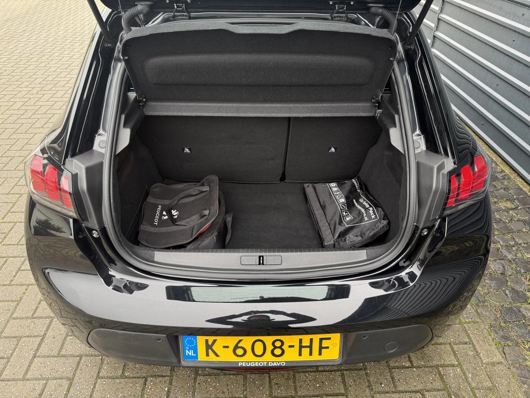 Hoofdafbeelding Peugeot e-208