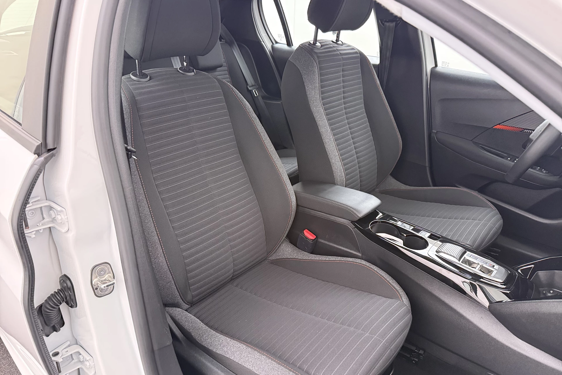 Hoofdafbeelding Peugeot e-208