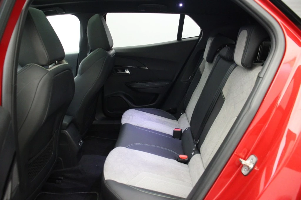 Hoofdafbeelding Peugeot e-2008