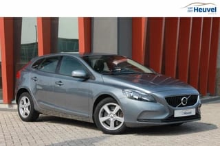 Volvo V40 T2 Momentum Automaat | Parkassist V +A | Stoelverwarming | Regensensor | L.M. velgen