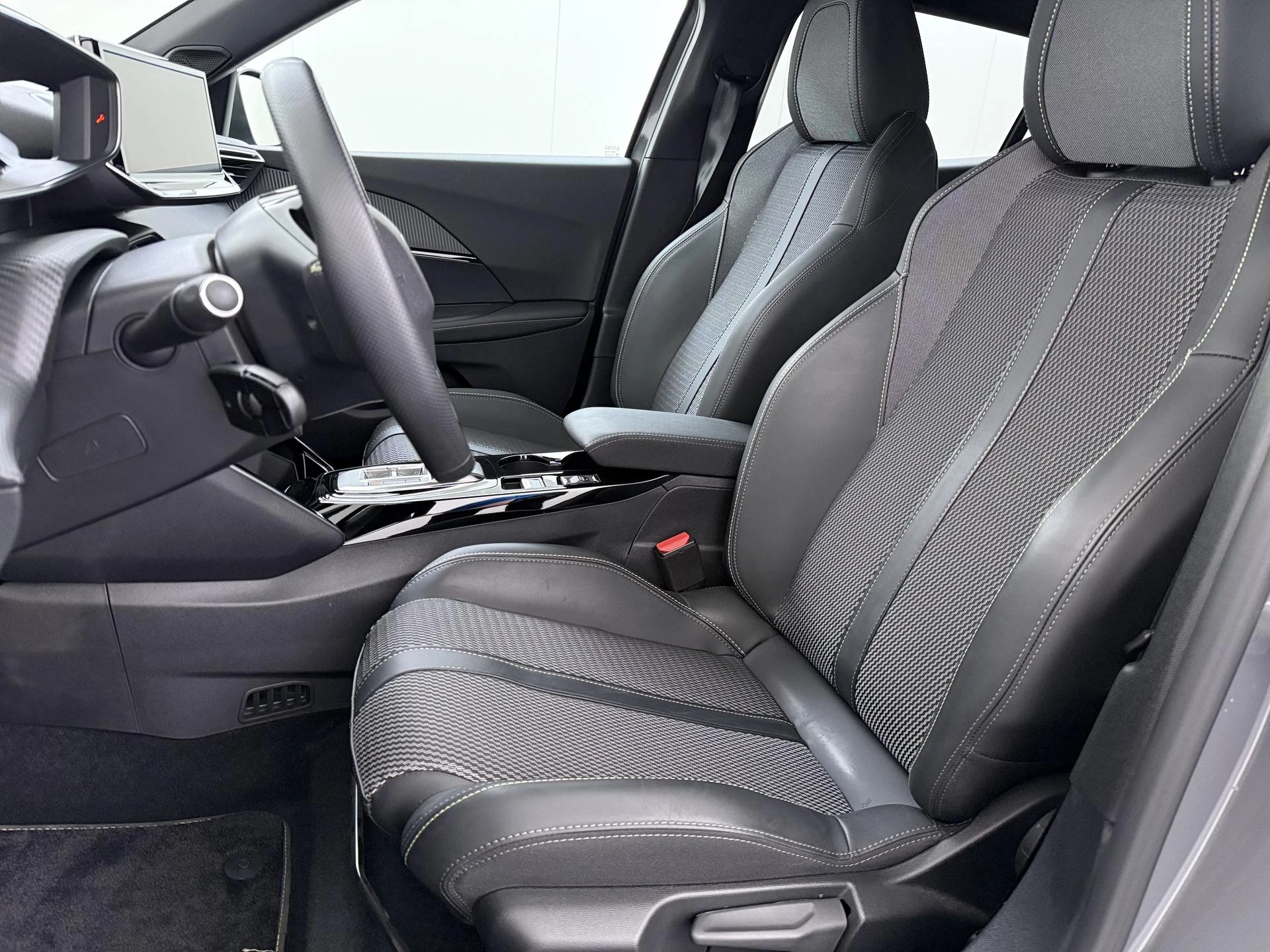 Hoofdafbeelding Peugeot e-2008