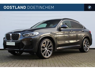 Hoofdafbeelding BMW X4 BMW X4 xDrive20i M Sport Automaat / Panoramadak / Adaptieve LED / Sportstoelen / M Sportonderstel / Live Cockpit Professional