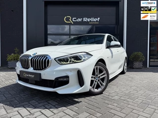 BMW 1-serie 120i High Executive | M Sport | Stoelverwarming | Apple CarPlay | Parkeersensoren v/a | Lane Assist | Navigatie |