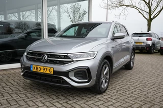 Hoofdafbeelding Volkswagen T-Roc Volkswagen T-Roc 1.5 TSI R-LINE/ALL IN PRIJS- NAVI-CARPLAY-