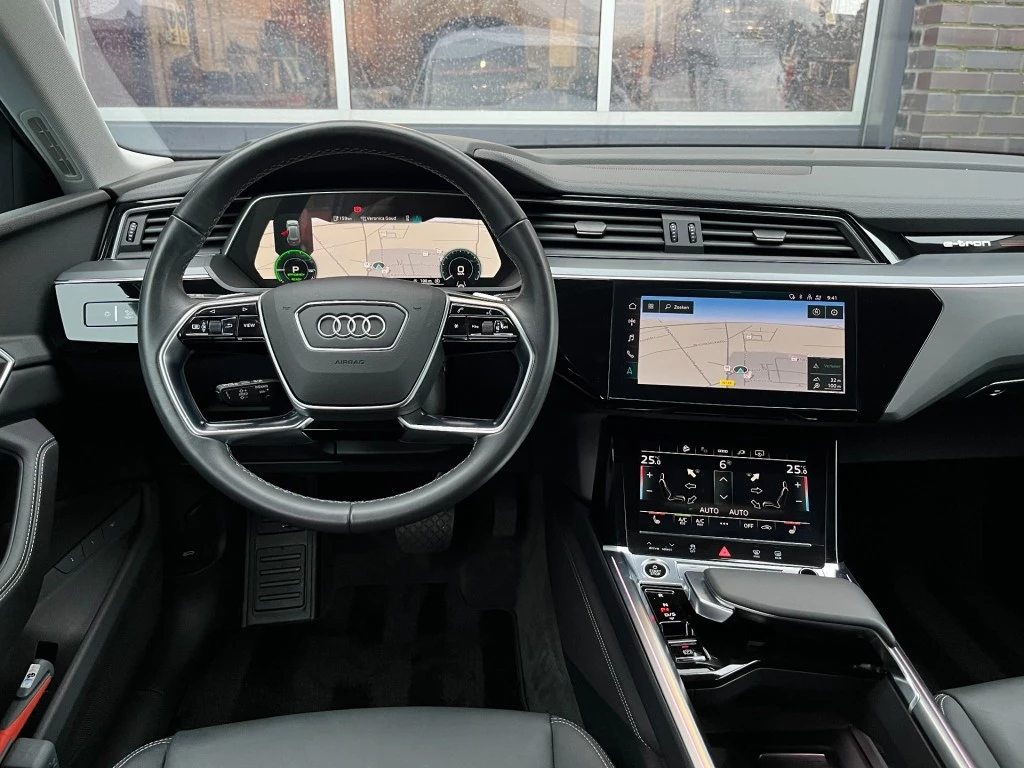 Hoofdafbeelding Audi e-tron