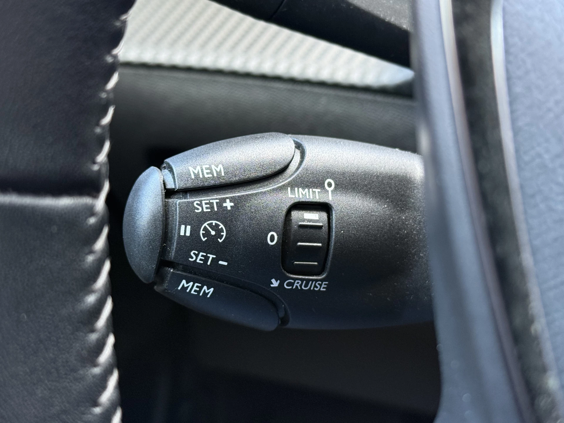 Hoofdafbeelding Peugeot e-2008