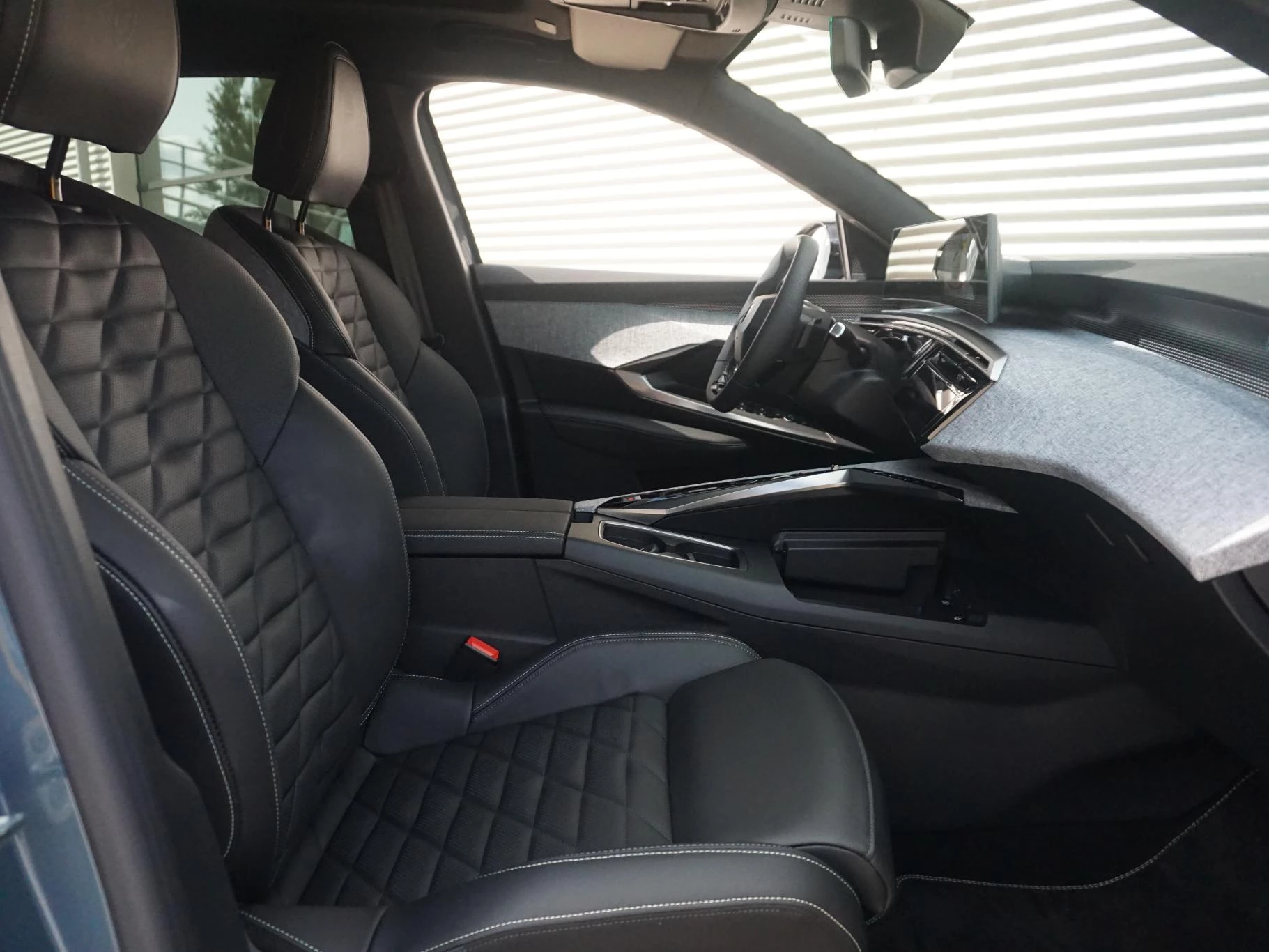 Hoofdafbeelding Peugeot e-5008