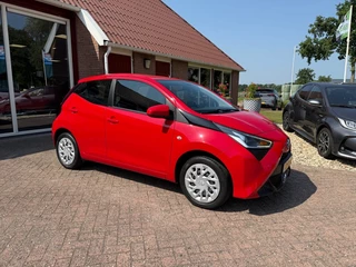 Toyota Aygo 1.0 VVT-I X-PLAY 5-DRS CAMERA/AIRCO/RADIO/CARPLAY/ ENZ.