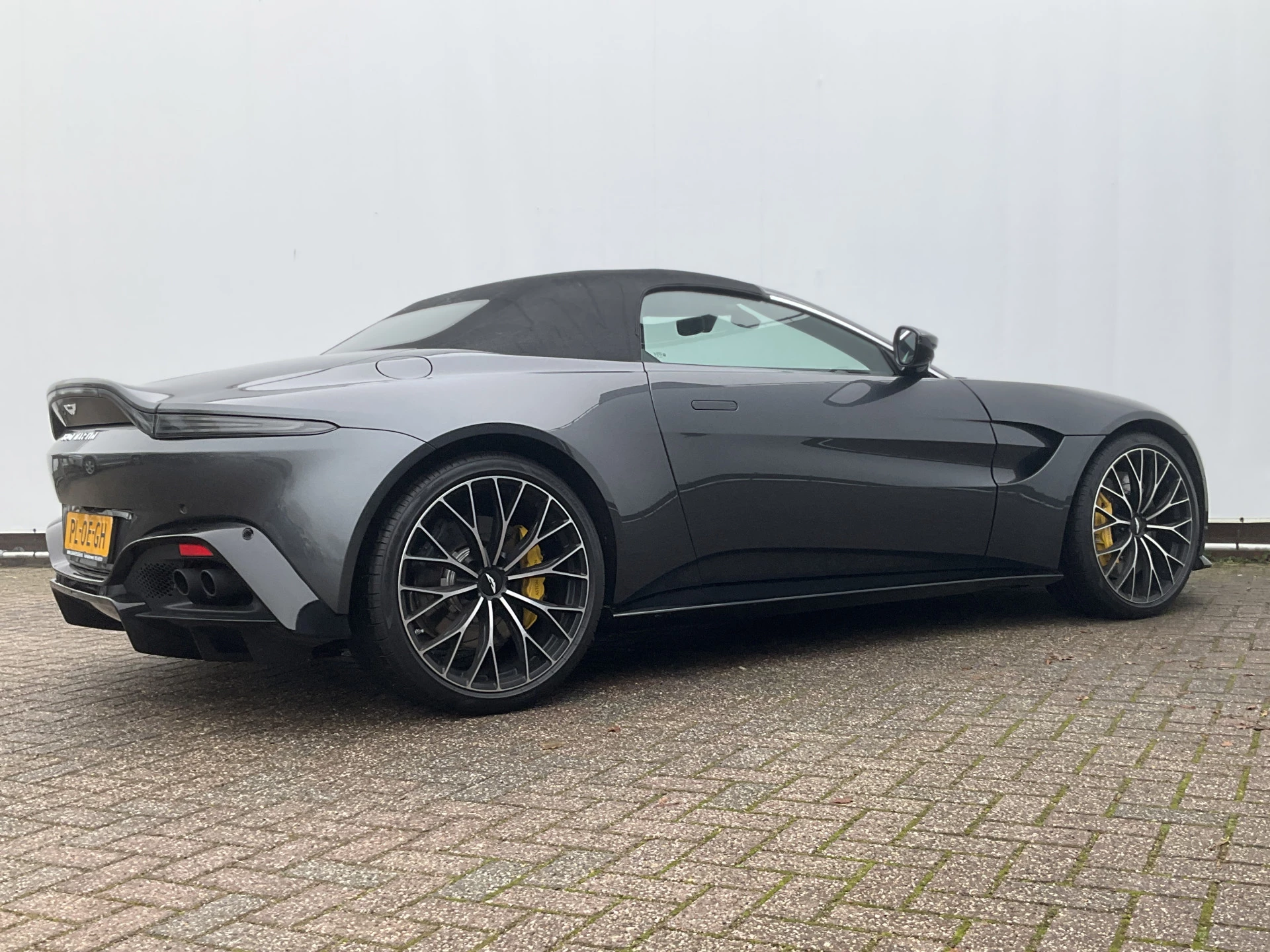 Hoofdafbeelding Aston Martin V8 Vantage