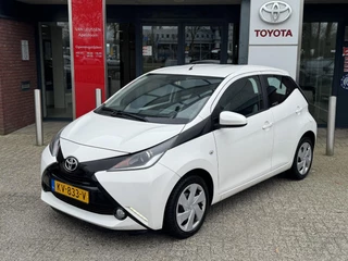Hoofdafbeelding Toyota Aygo Toyota Aygo X-PLAY 5-DEURS NAVI 4S-BANDEN AIRCO CAMERA BLUETOOTH EL-RAMEN/SPIEGELS NL-AUTO
