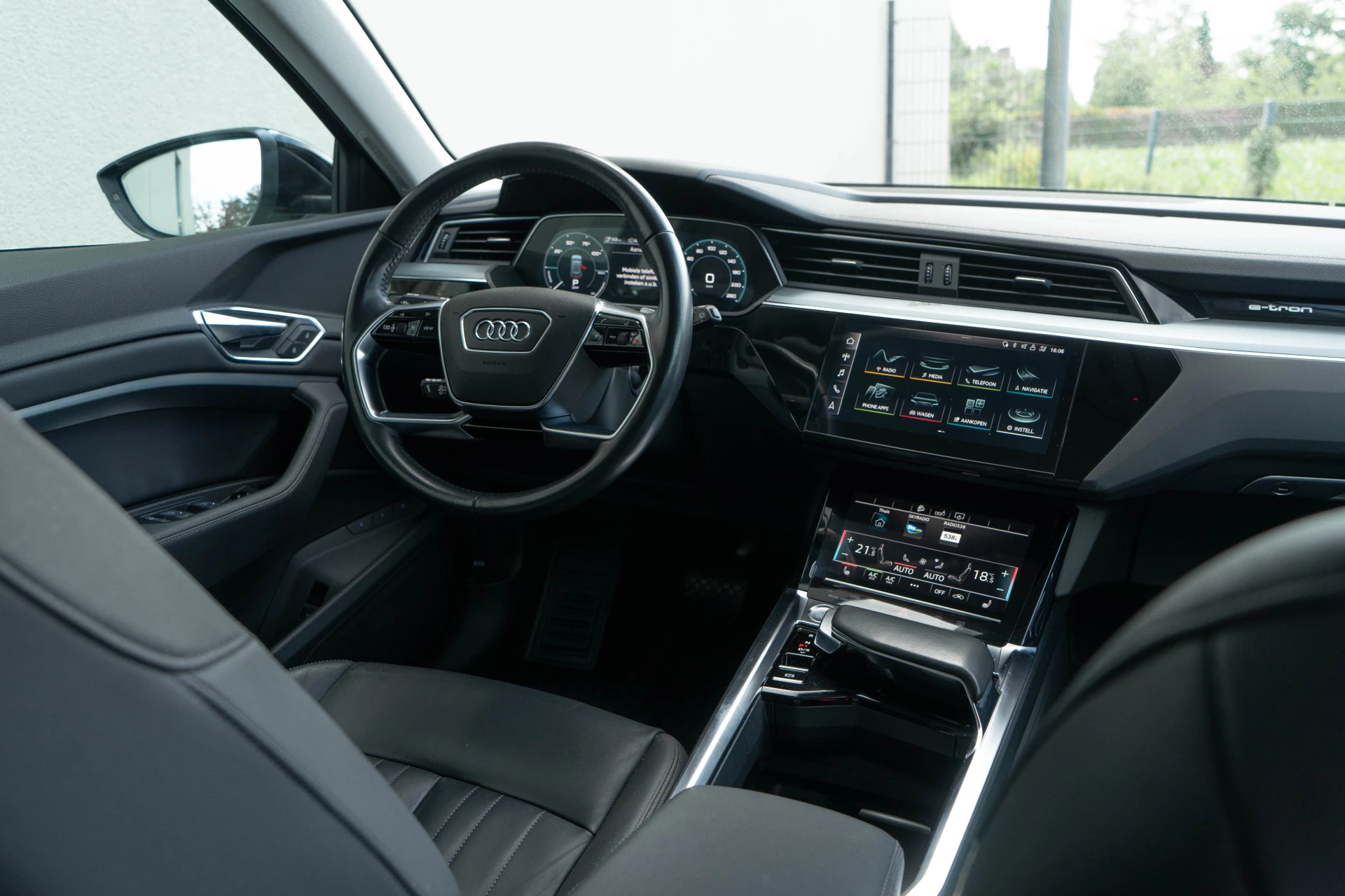 Hoofdafbeelding Audi e-tron