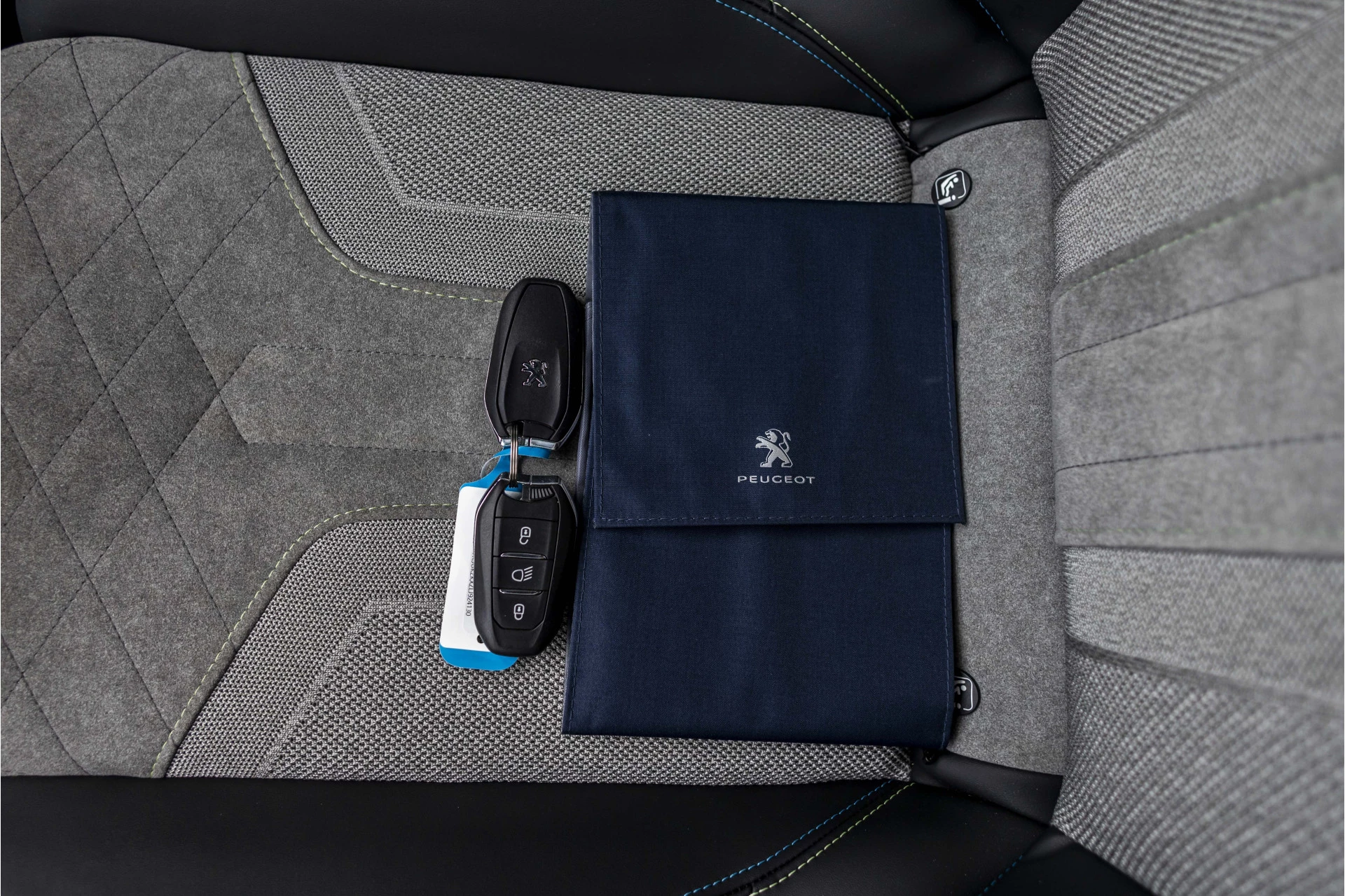 Hoofdafbeelding Peugeot e-2008