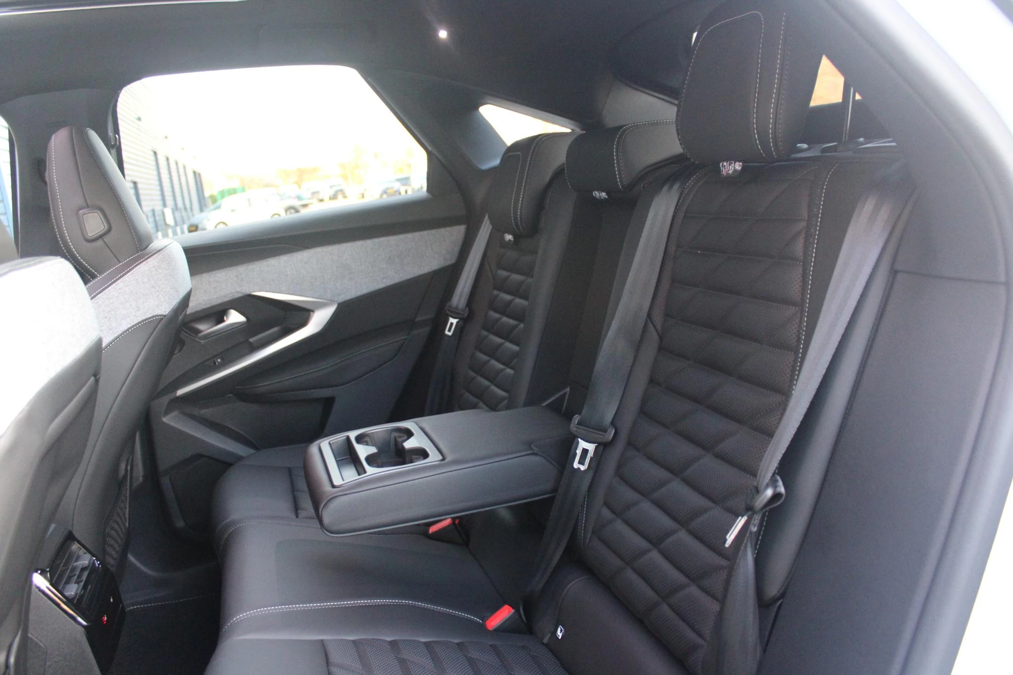 Hoofdafbeelding Peugeot e-3008