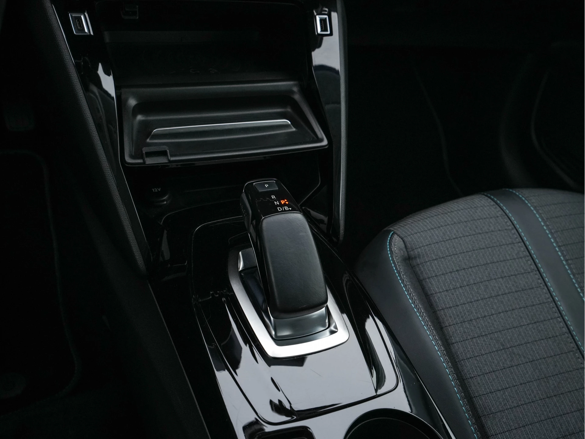 Hoofdafbeelding Peugeot e-208