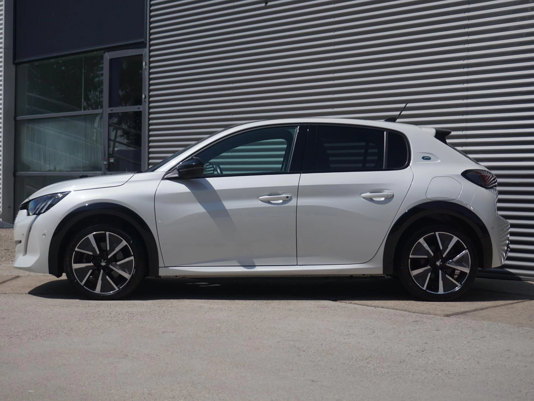 Hoofdafbeelding Peugeot e-208