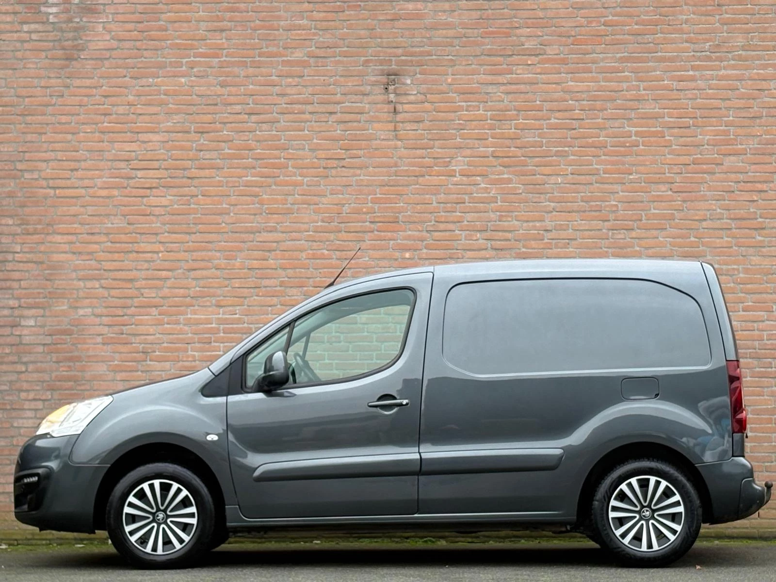 Hoofdafbeelding Peugeot Partner