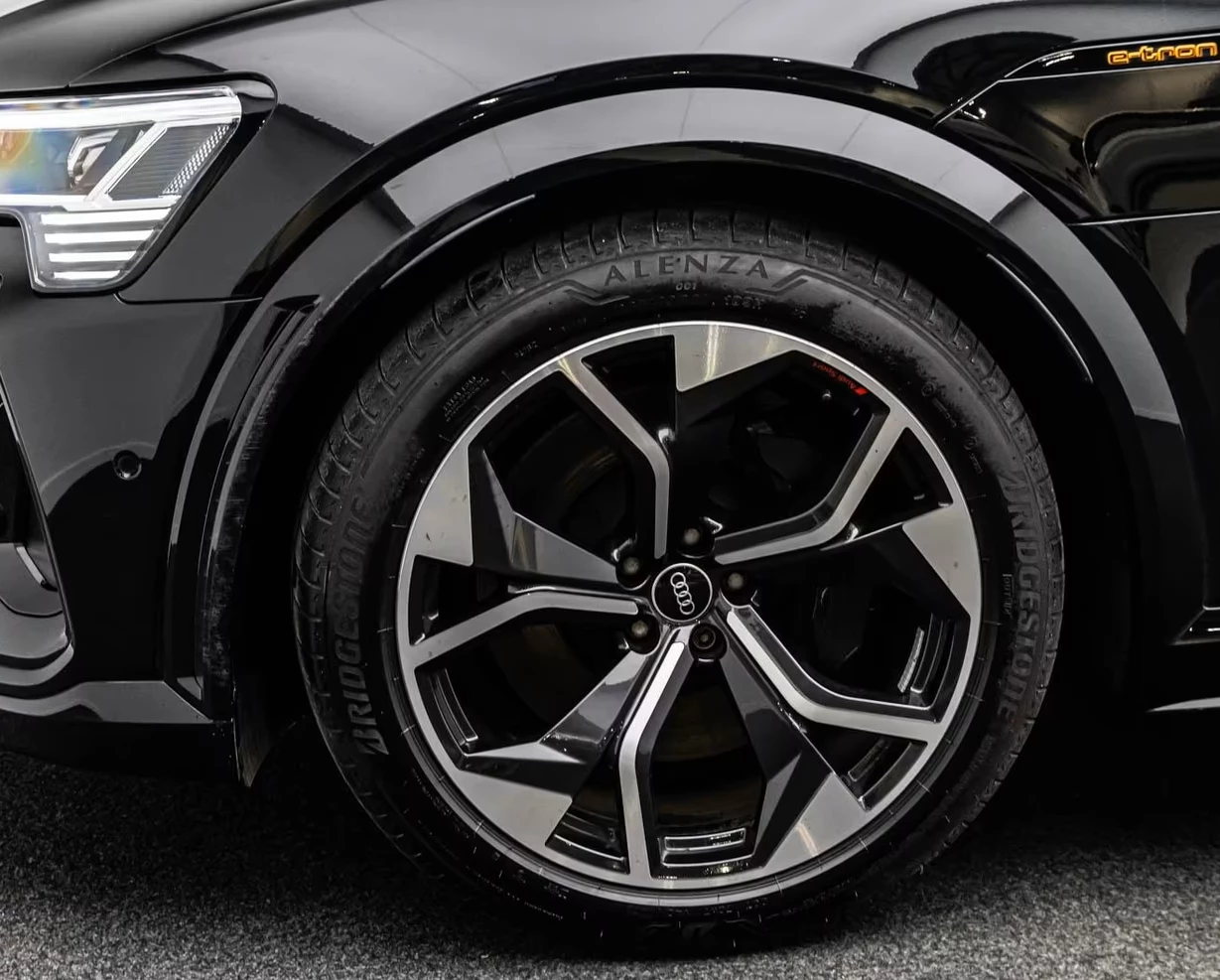 Hoofdafbeelding Audi e-tron