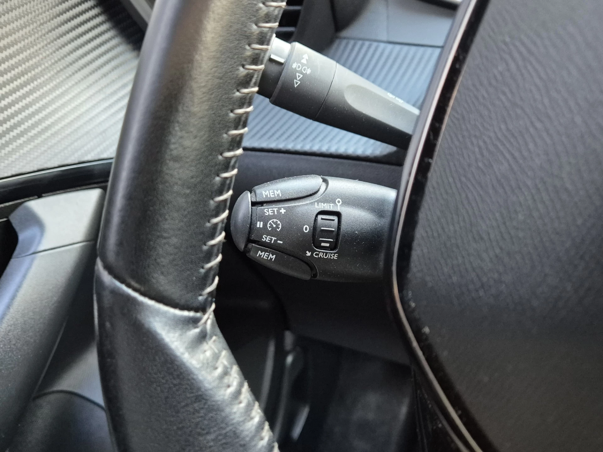 Hoofdafbeelding Peugeot e-2008