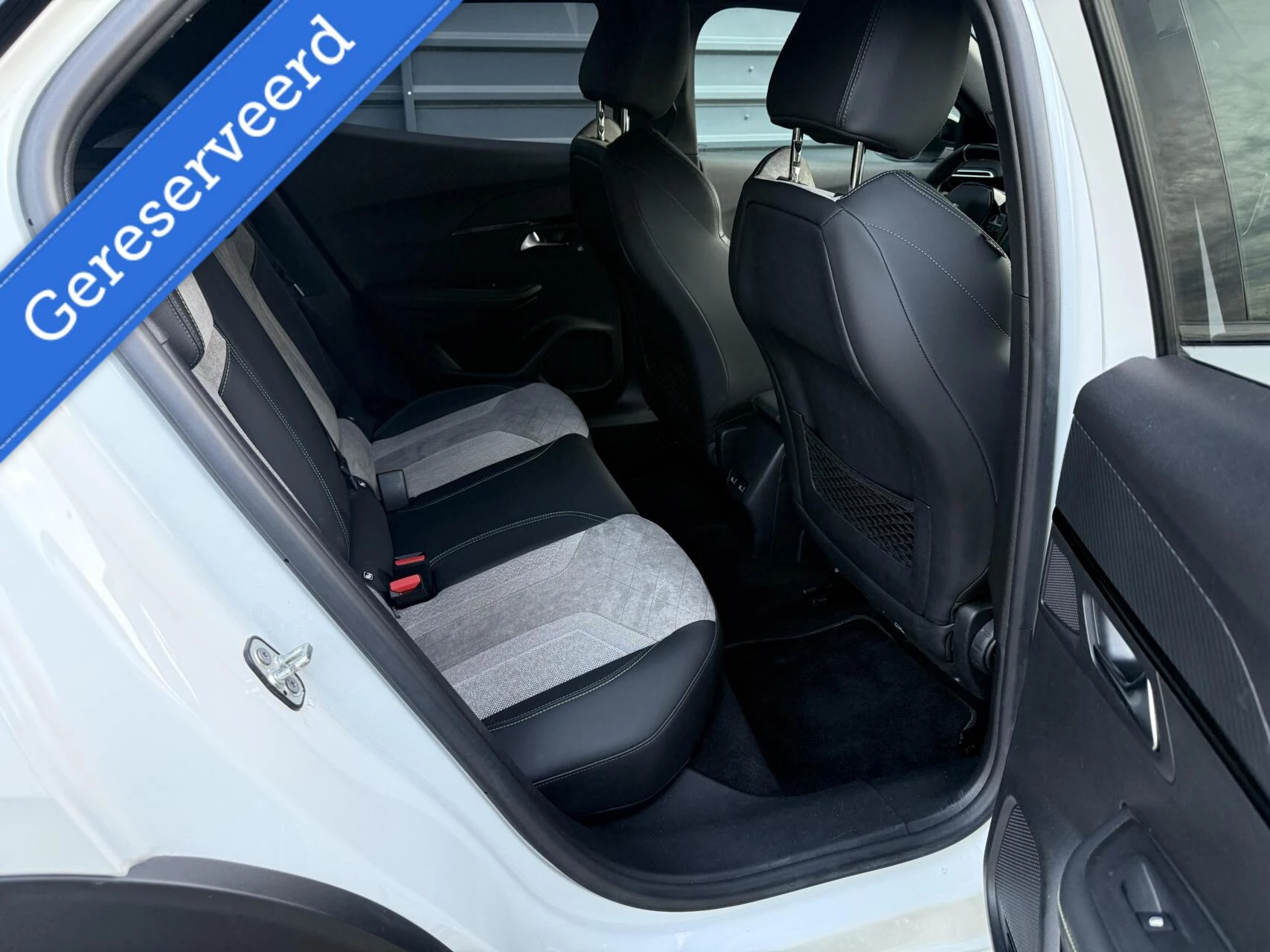 Hoofdafbeelding Peugeot e-2008