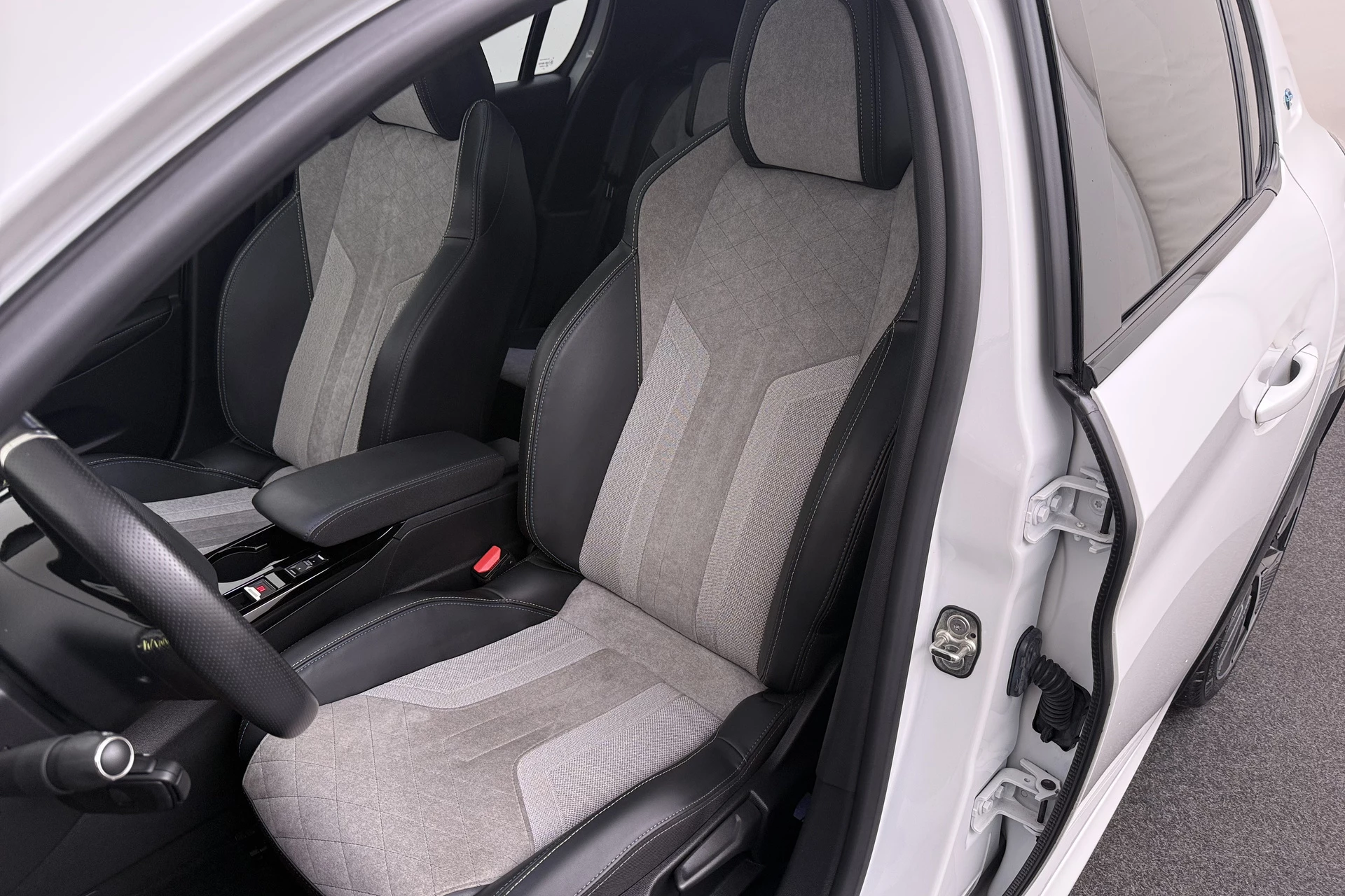 Hoofdafbeelding Peugeot e-208