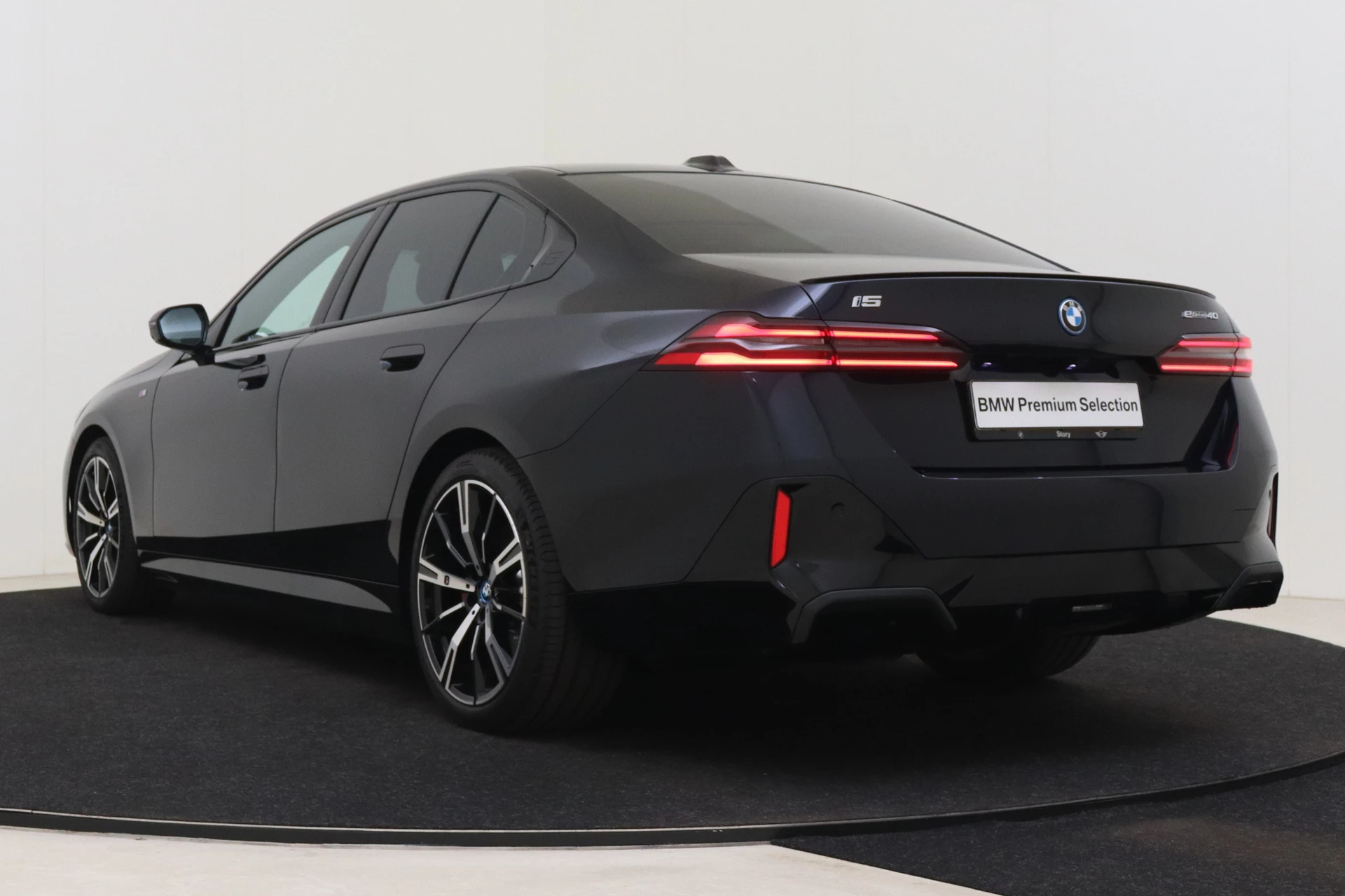 Hoofdafbeelding BMW i5