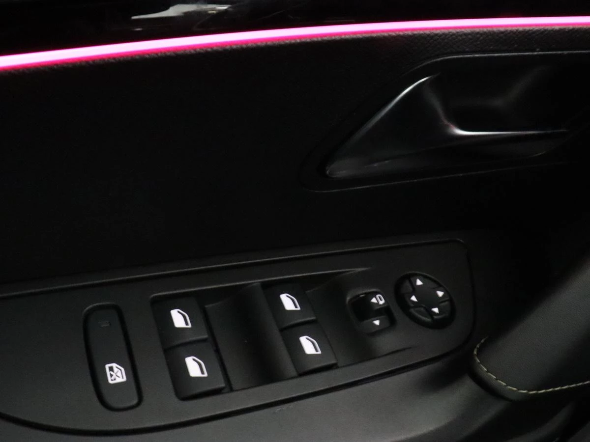 Hoofdafbeelding Peugeot e-2008