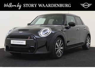 MINI Cooper S Hatchback Classic Automaat / Sportstoelen / Stoelverwarming / Achteruitrijcamera / LED / PDC achter / Cruise Control / Comfort Access