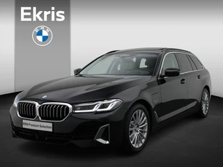 BMW 5 Serie Touring 530e Luxuryline | Stuurwielrand Verwarmd | Trekhaak | Panoramadak | 4-zone Airconditioning | Driving Assistant Professional | Head-Up Display | 18''