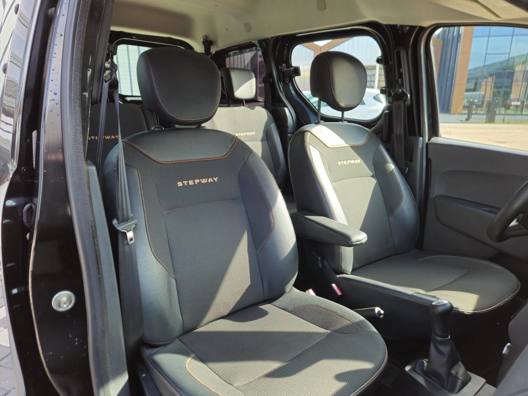 Hoofdafbeelding Dacia Dokker