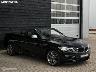 BMW 2-serie Cabrio M235i High Executive | Leder | 326 PK