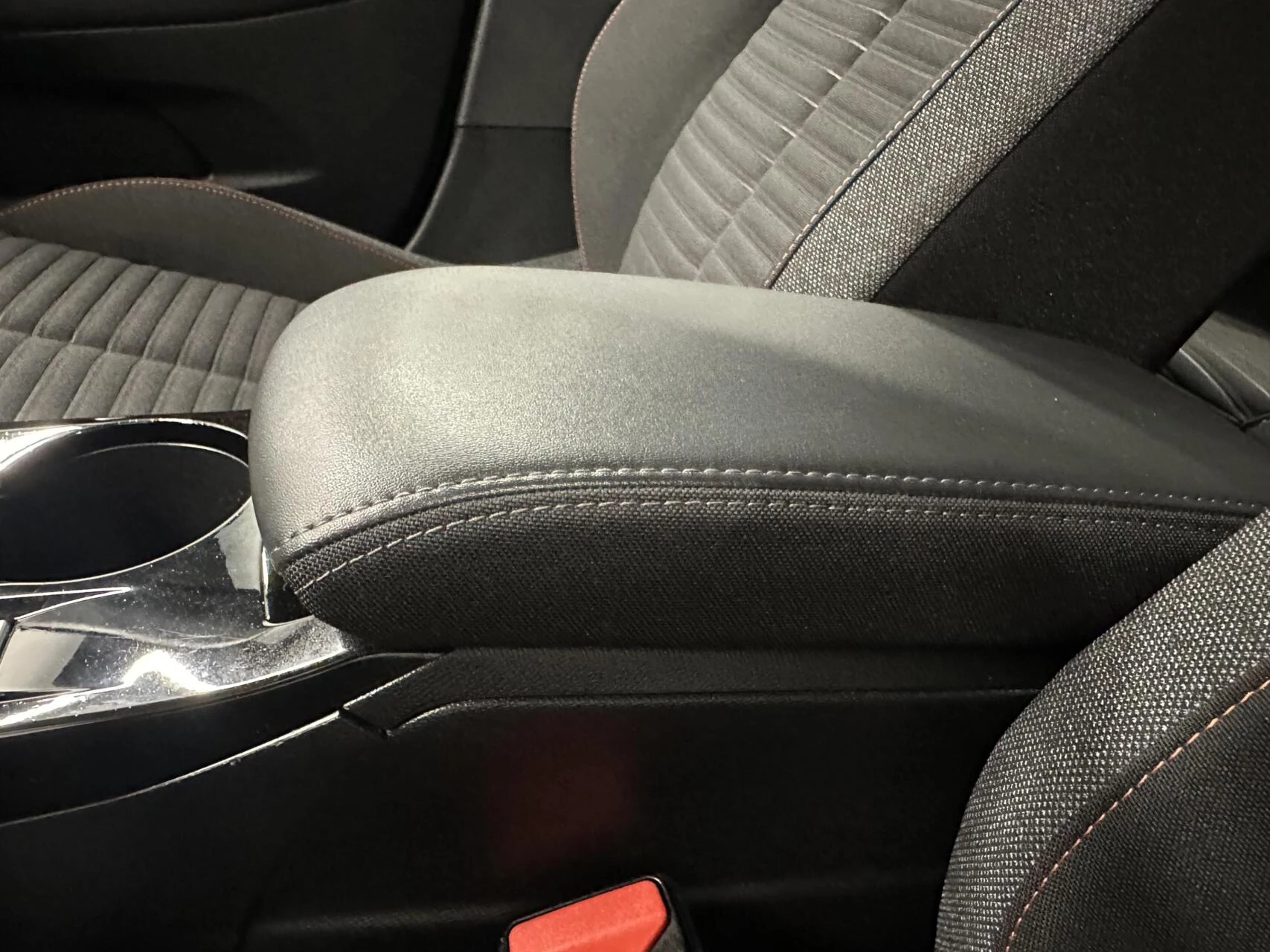 Hoofdafbeelding Peugeot e-208