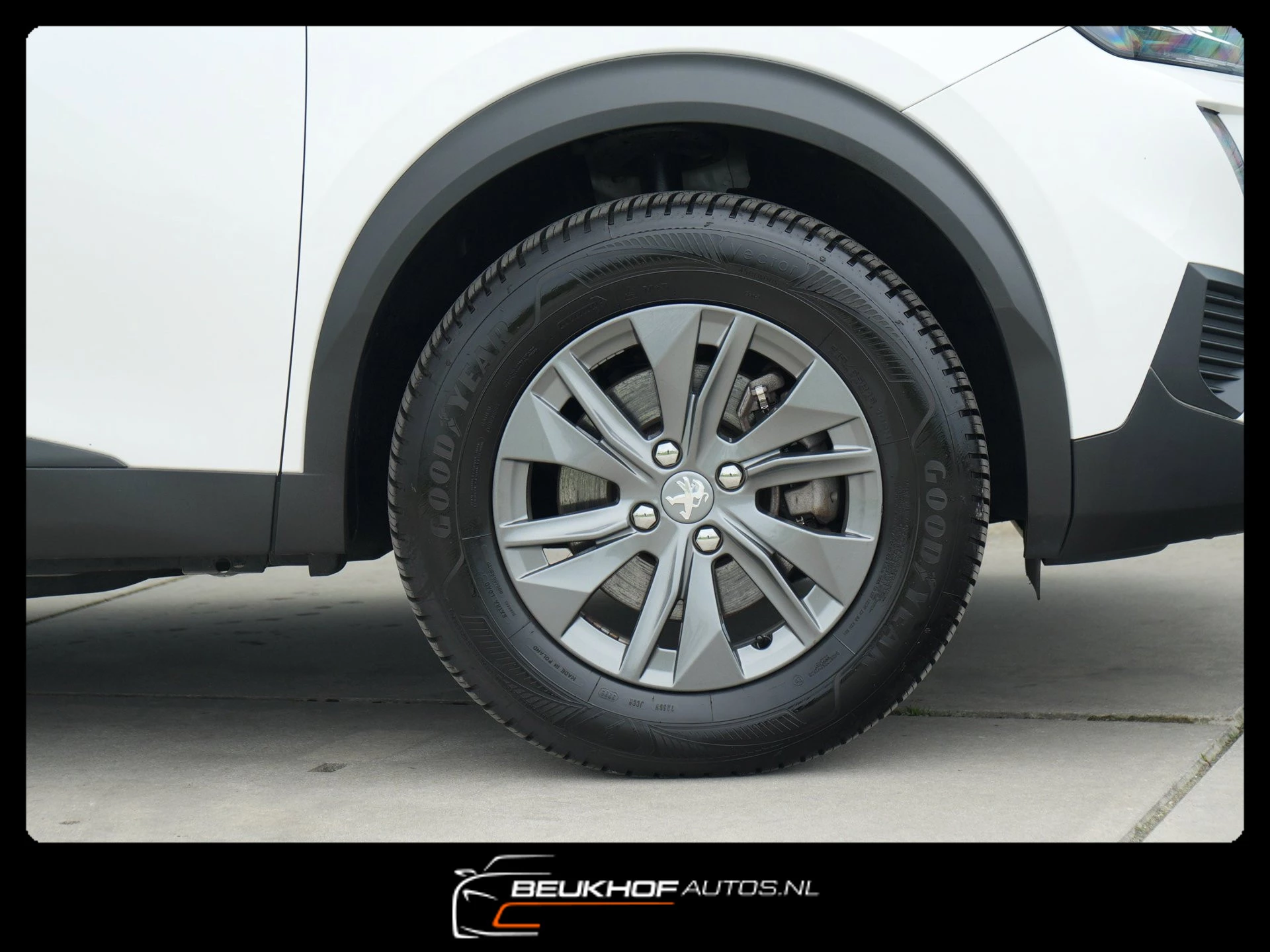 Hoofdafbeelding Peugeot e-2008