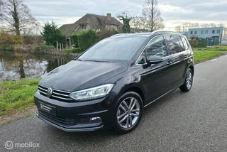 Hoofdafbeelding Volkswagen Touran Volkswagen Touran 1.5 TSI Highline / Navi / Carplay / Luxe