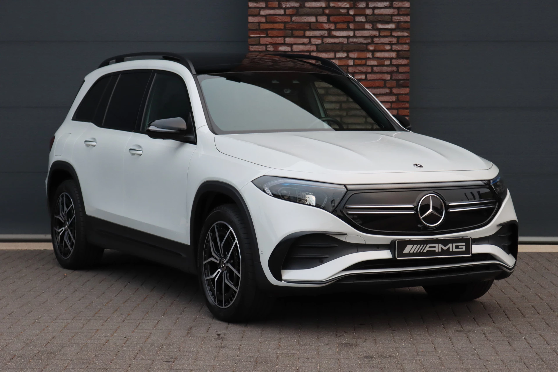 Hoofdafbeelding Mercedes-Benz EQB