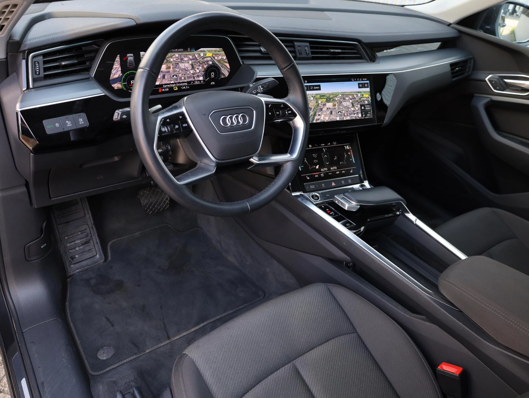 Hoofdafbeelding Audi e-tron